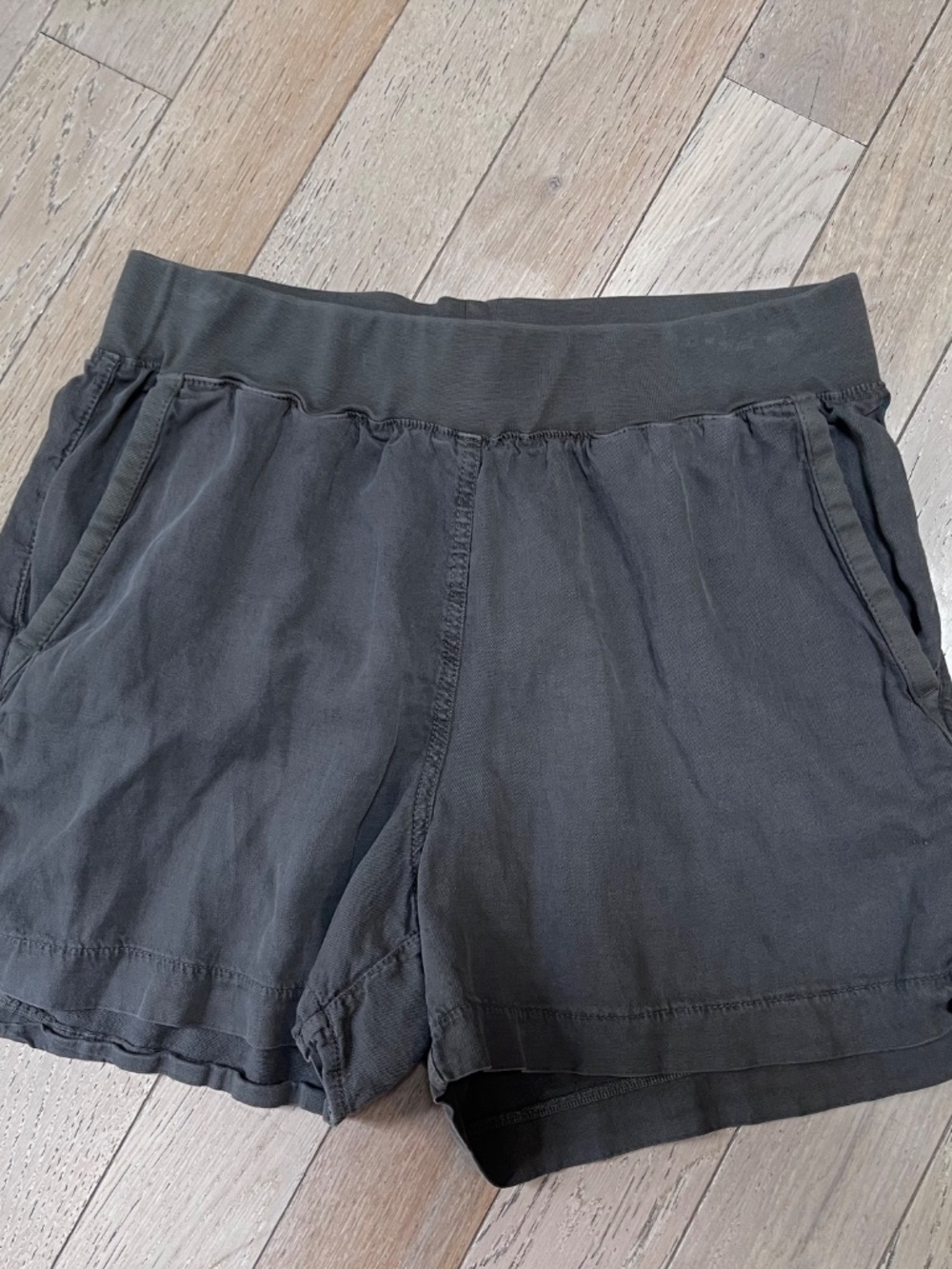 Faherty Arlie Day Shorts Women's M Charcoal Gray Linen Tencel Blend Pull On